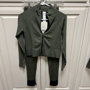 FABLETICS NWT 2 piece olive green set - small/medium